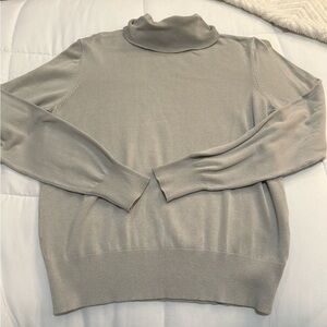 H&M Gray Turtleneck Size Medium